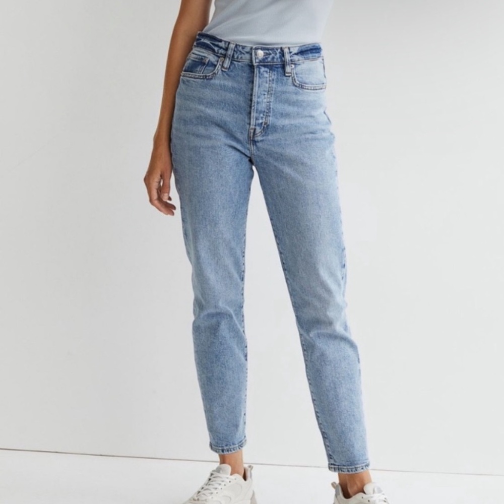 Zara high waisted medium - light wash mom jeans size 10